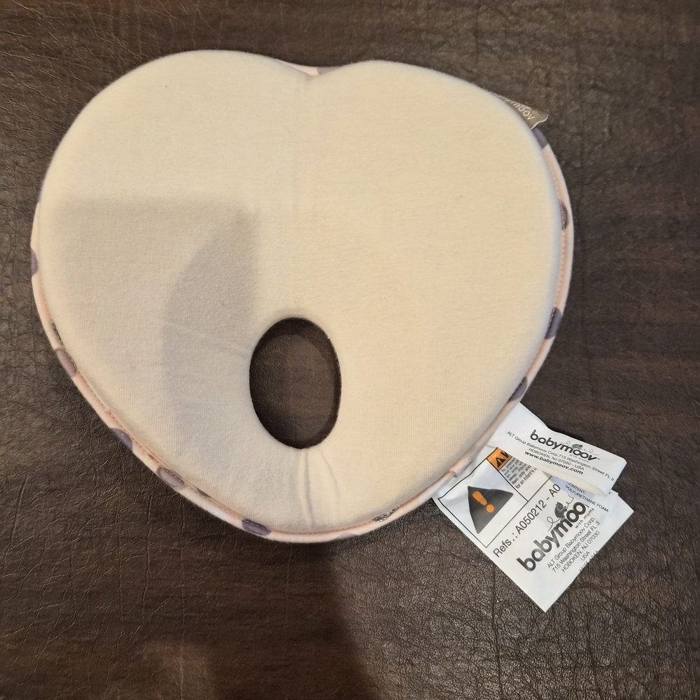New Babymoov Lovenest Cream Heart-Shaped Head Neck Cradle Baby Infant Pillow